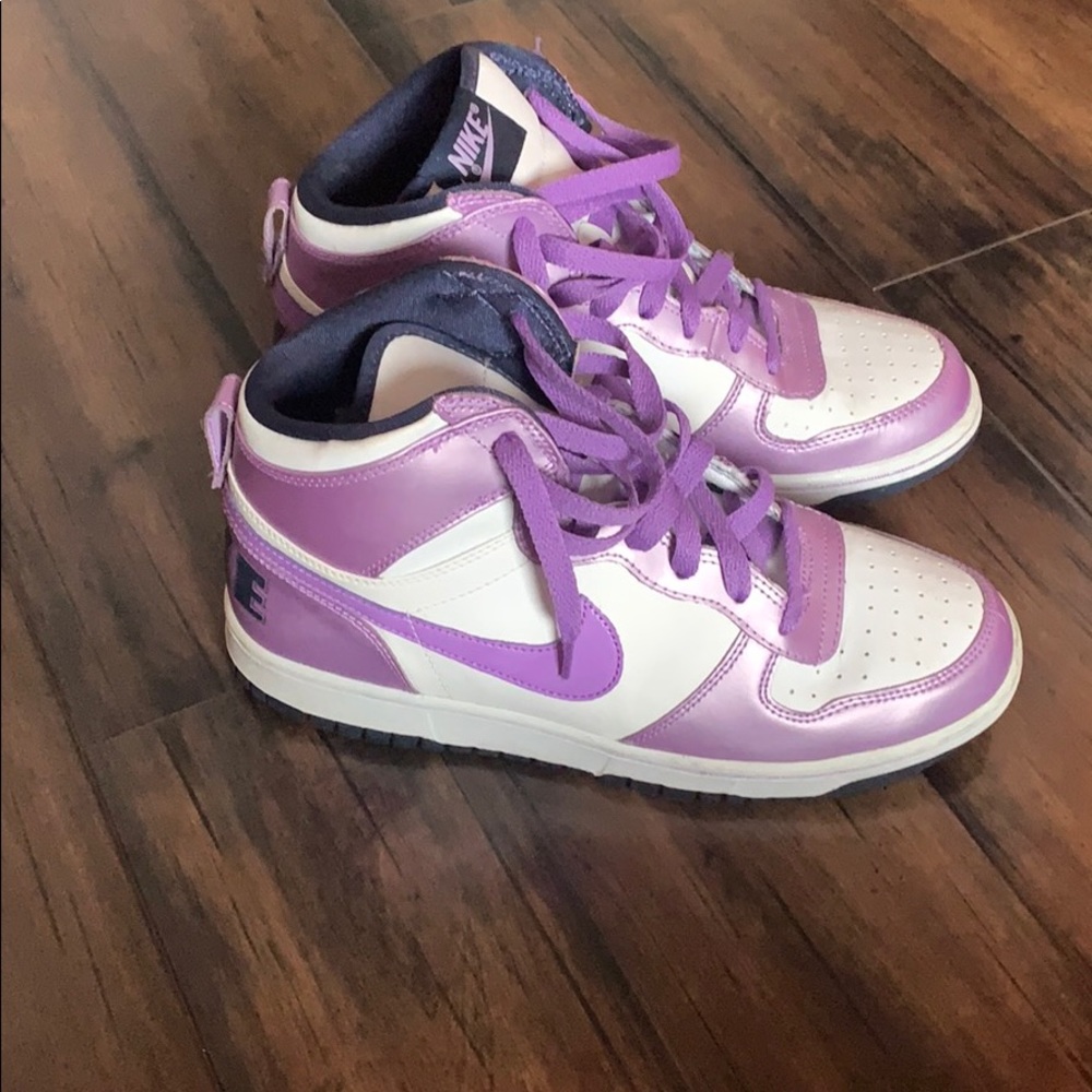 Nike - Picture 2 of 3
